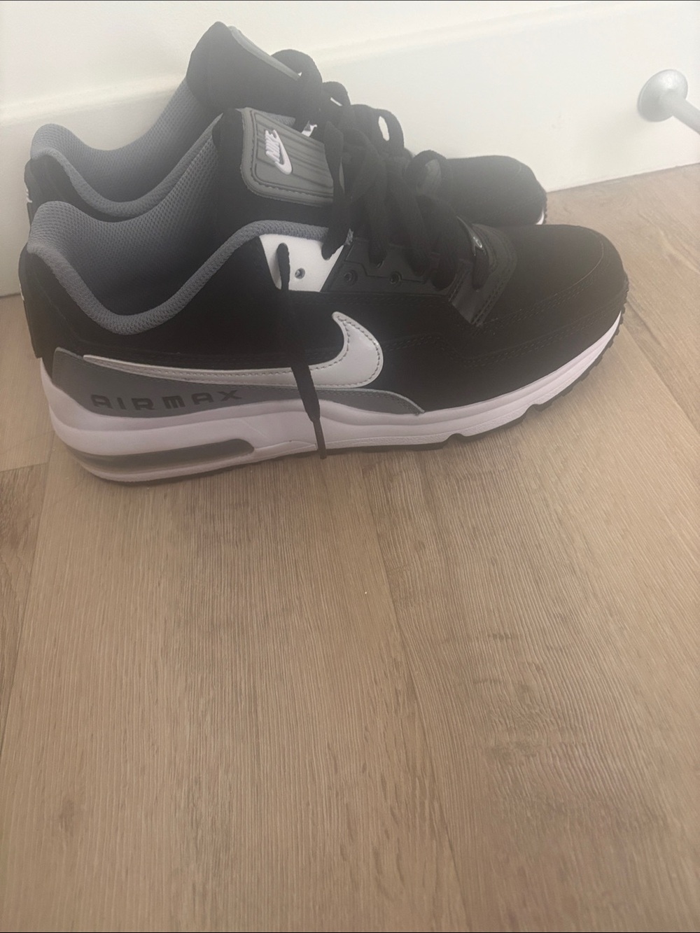 Nike Air Max Men's Black, Gray and White Athletic Sneakers no box